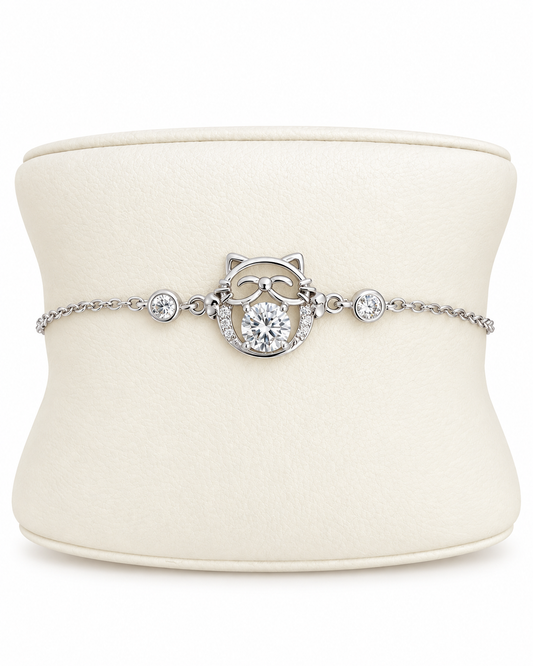 Barakah lucky cat charm bracelet close-up, 925 sterling silver, Dubai