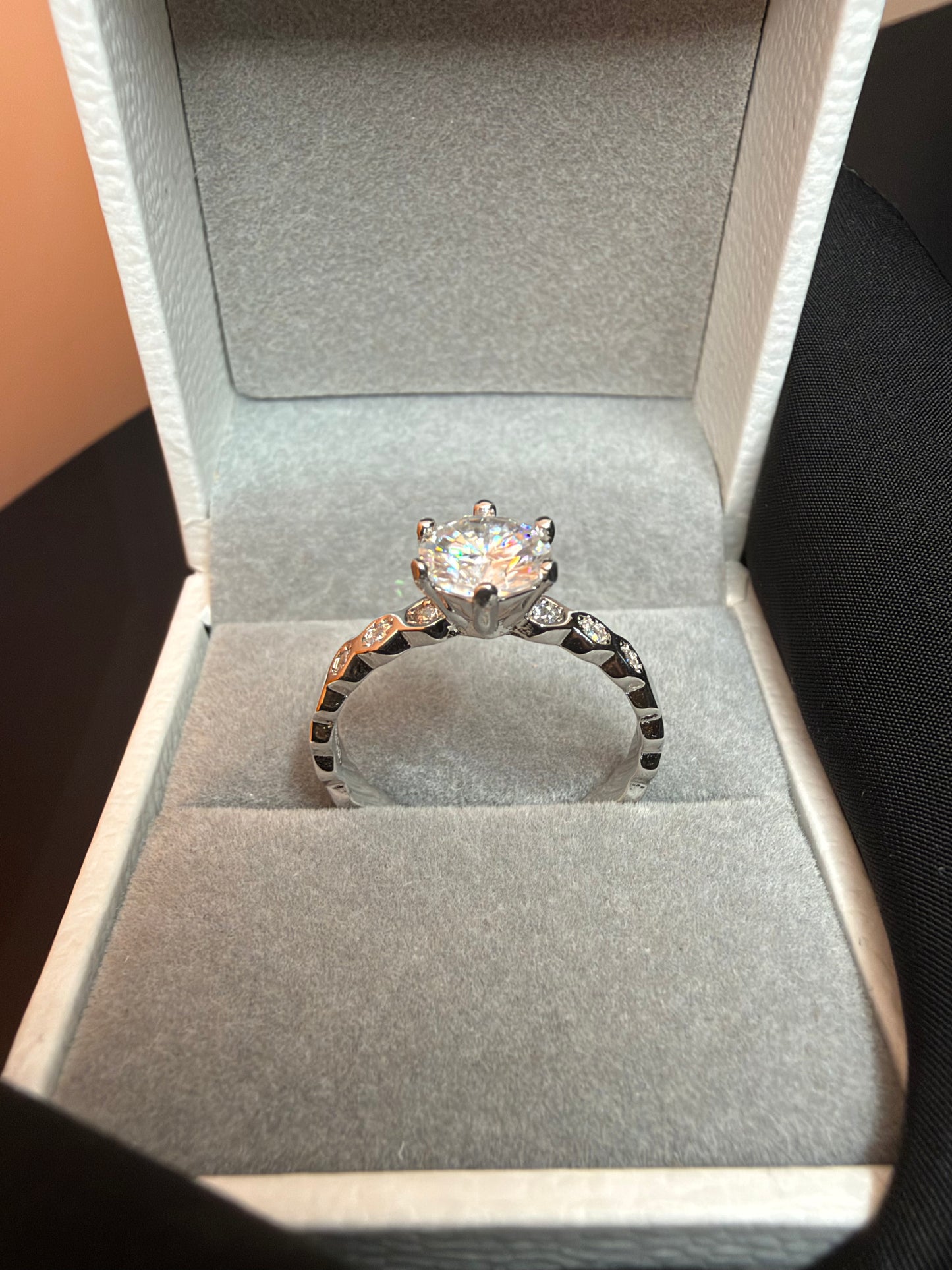 Shahd Honeycomb Moissanite Solitaire Ring – 925 Sterling Silver