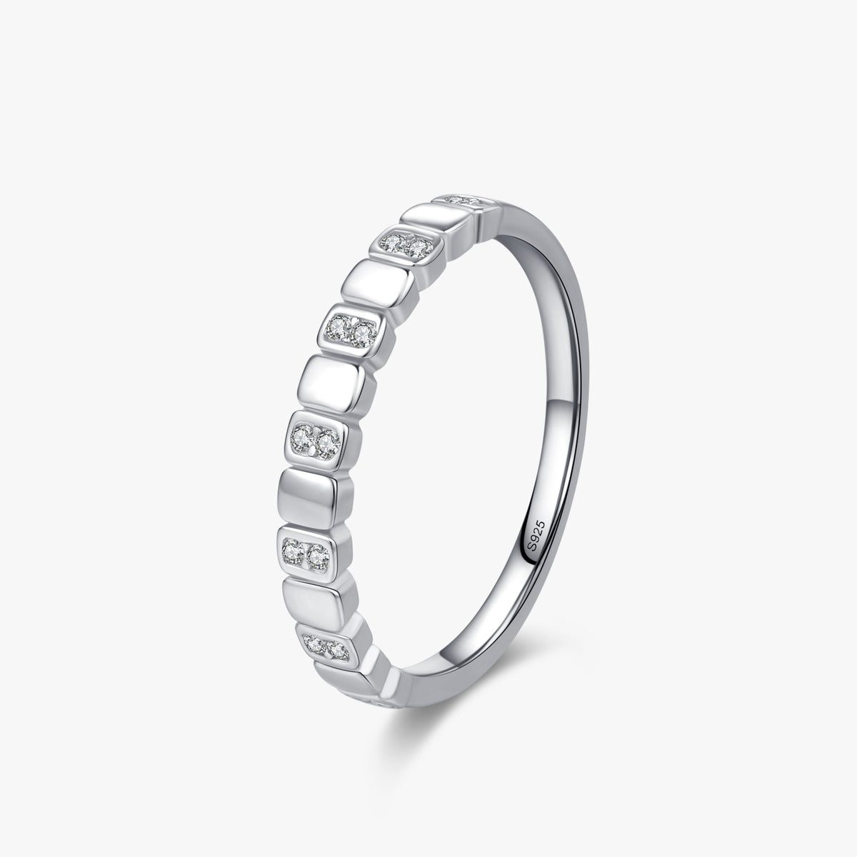 Cadence alternating CZ bar ring close-up: polished bars alternating with CZ-set segments, 925 sterling silver, Dubai