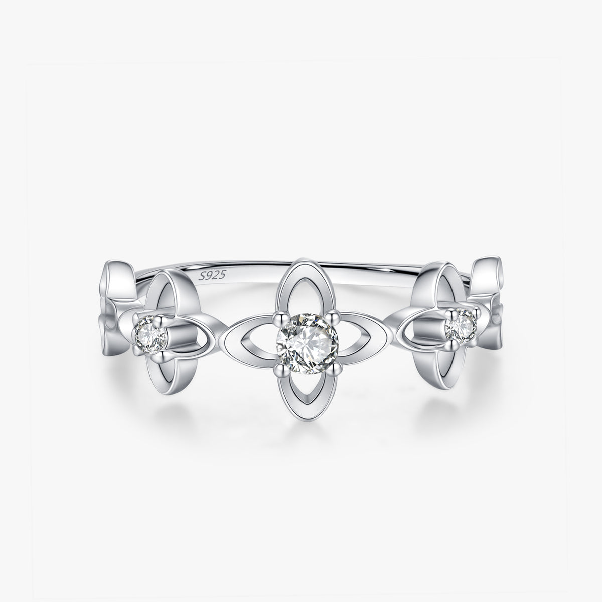 Dunya stellar clover CZ band ring close-up: full band of open clover motifs set with CZ, 925 sterling silver, Dubai