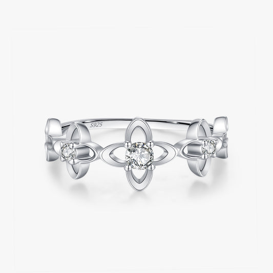 Dunya stellar clover CZ band ring close-up: full band of open clover motifs set with CZ, 925 sterling silver, Dubai
