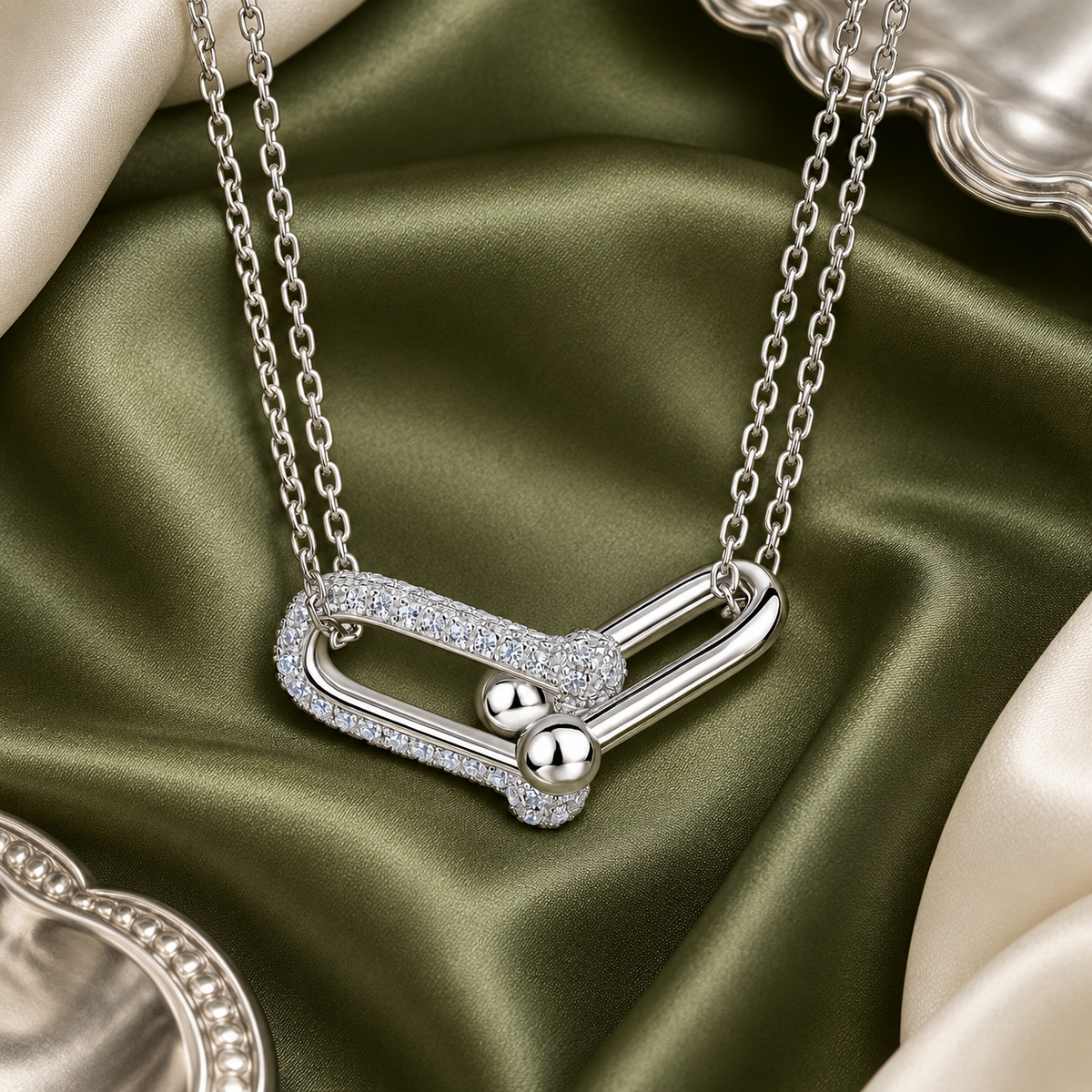 Élan twin-link moissanite necklace, view 5: polished link joined to a pavé moissanite link on a double chain, Dubai