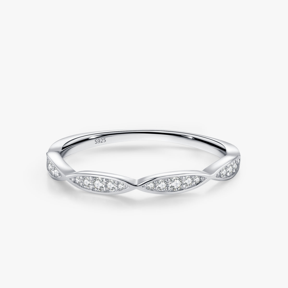Entwin interwoven sparkle band ring close-up: slender interwoven band with small sparkling stones, 925 sterling silver, Dubai