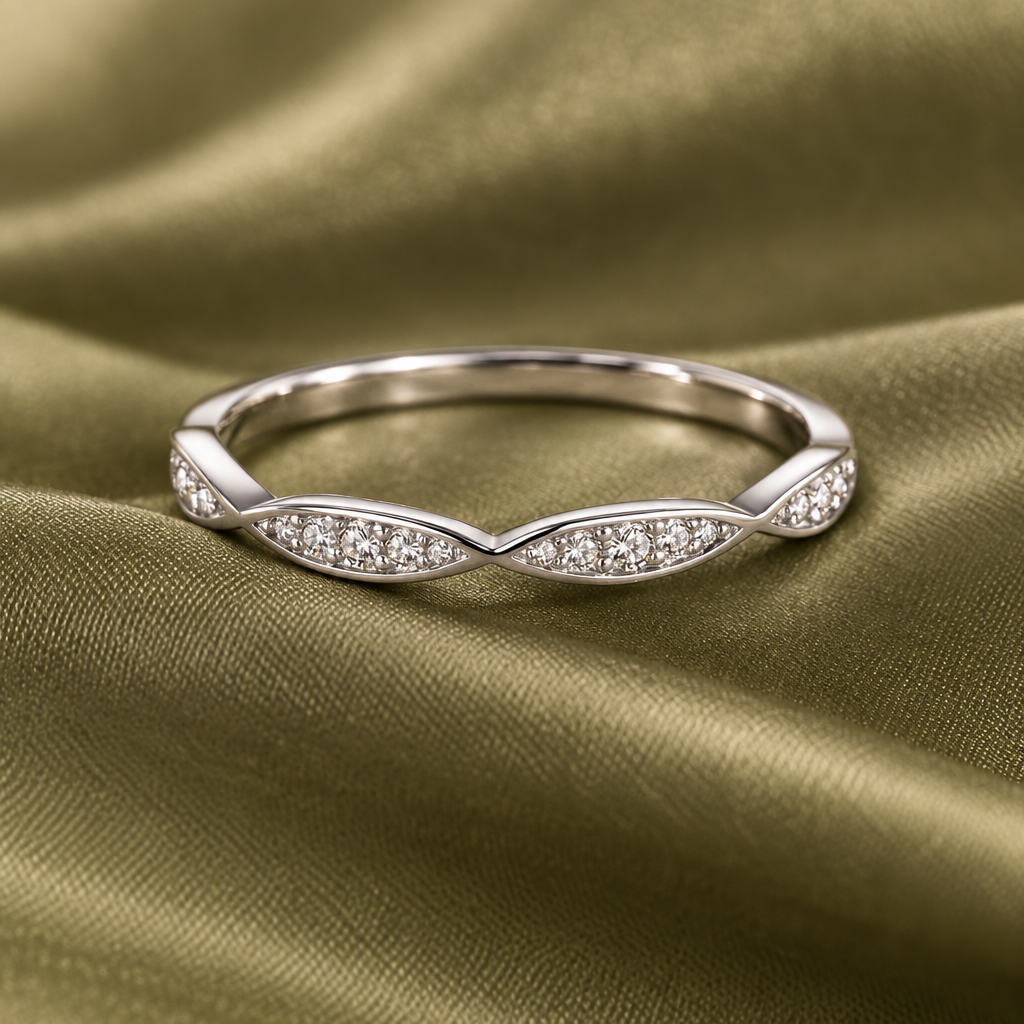 Entwin interwoven sparkle band ring, view 3: slender interwoven band with small sparkling stones, 925 sterling silver, Dubai