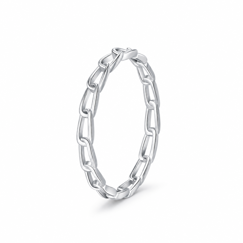 Fleur paperclip link ring close-up: 2 mm band with an open paperclip-link design, 925 sterling silver, Dubai