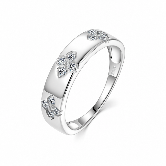 Fortuna clover moissanite ring close-up: three four-leaf clovers across a wide polished band, 925 sterling silver, Dubai