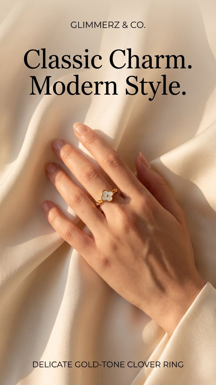 Iris petite clover chain ring, view 4: small four-leaf clover on a chain-link band, 925 sterling silver, Dubai