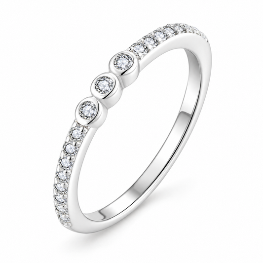 Isla pavé moissanite solitaire ring close-up: 6.5 mm round moissanite on a fine CZ pavé band, 925 sterling silver, Dubai