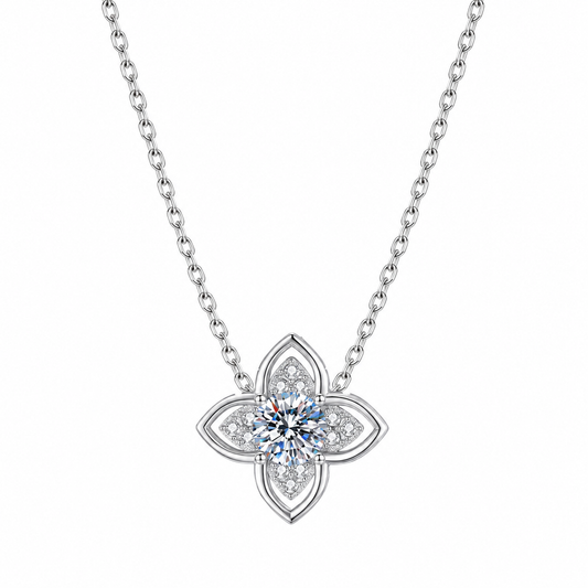 Leila four-petal moissanite necklace close-up: 5 mm moissanite framed by four pointed petals, 925 sterling silver, Dubai