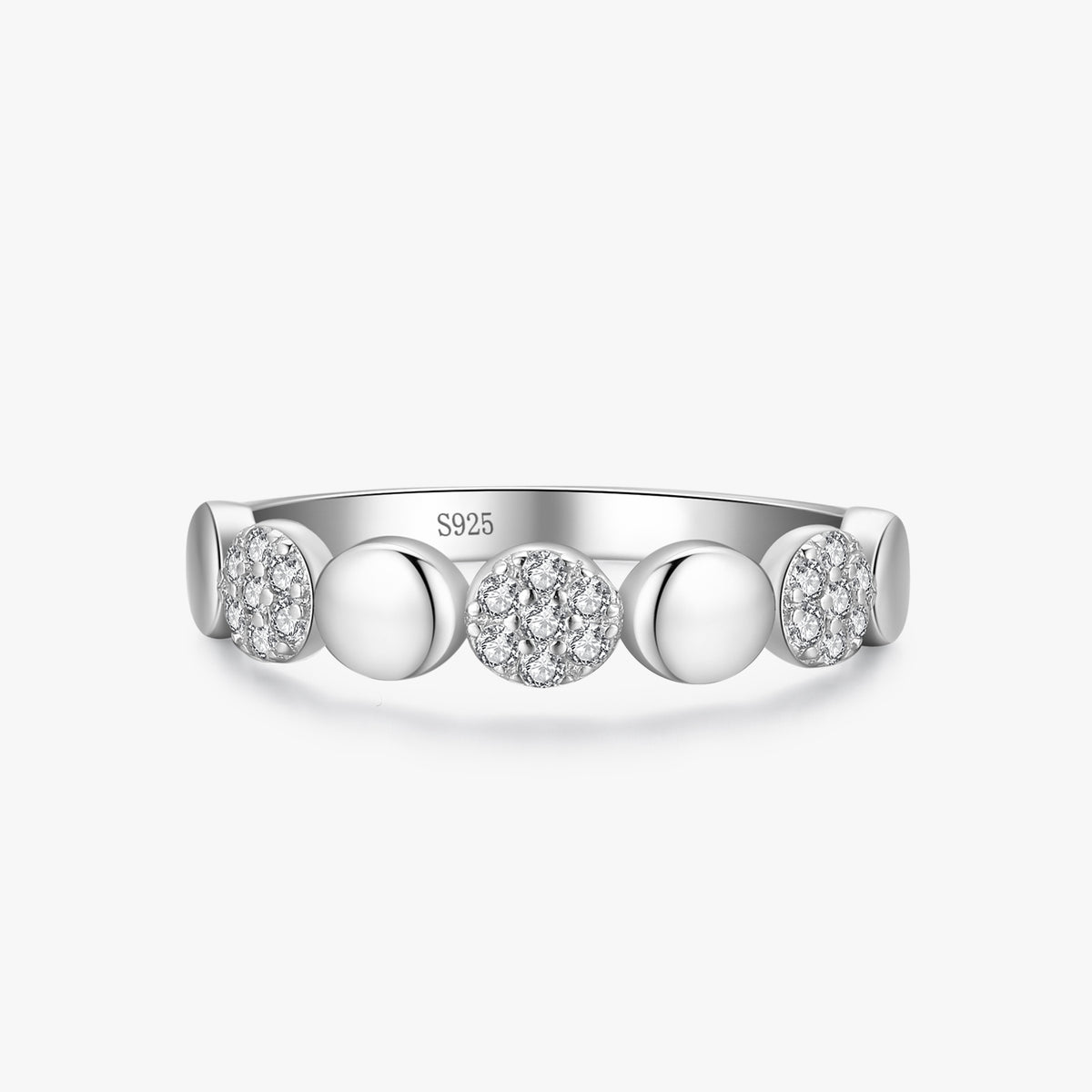 Raya polished & pavé disc ring close-up: polished discs alternating with pavé circles, 925 sterling silver, Dubai