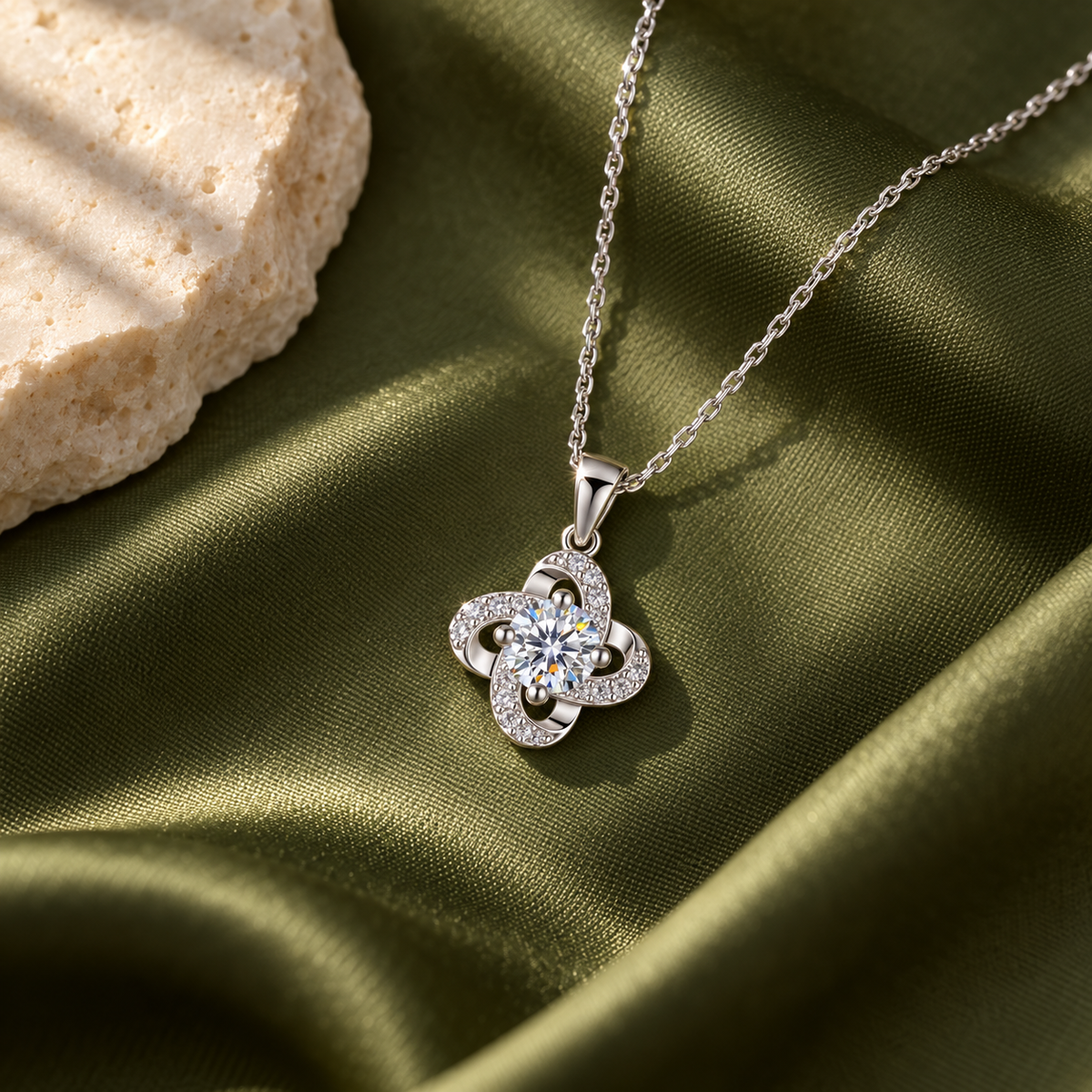 Salma four-loop clover moissanite necklace, view 5: 6 mm moissanite surrounded by four clover loops, Dubai