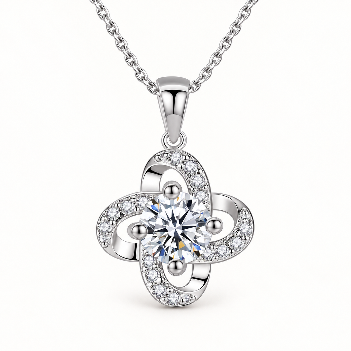 Salma four-loop clover moissanite necklace close-up: 6 mm moissanite surrounded by four clover loops, Dubai