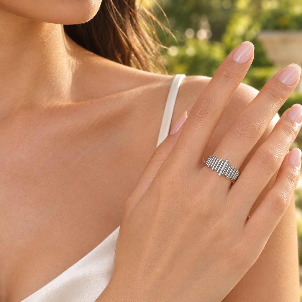 Sonara linear CZ ring, view 3: graduated vertical bars with a central CZ line, 925 sterling silver, Dubai