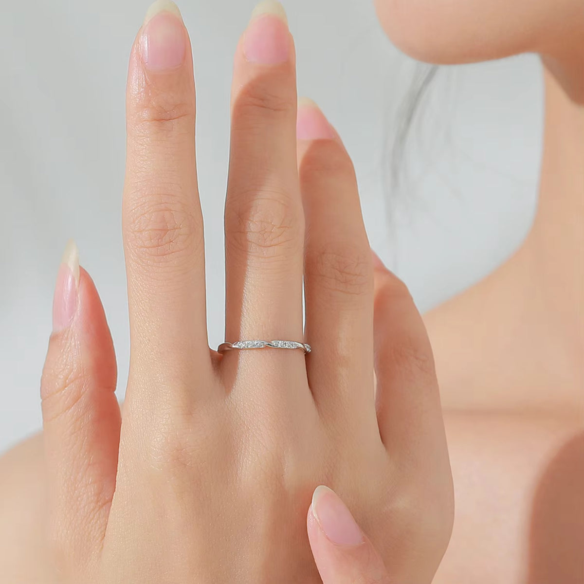 Vague twisted wave band ring, view 2: flowing twisted wave band with CZ, 925 sterling silver, Dubai