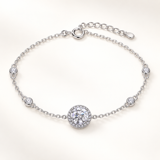 Yara moissanite halo bracelet close-up: 6 mm moissanite in a halo on a fine chain, 925 sterling silver, Dubai